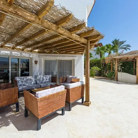 Beautiful 4 Bedroom White Villa With Heated Pool