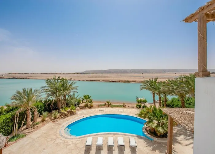 Beautiful 4-Bedroom White Villa In Phase V El Gouna, Heated Pool & Lagoon Hurghada