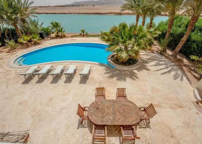 Villa Beautiful 4-Bedroom White Villa In Phase V El Gouna, Heated Pool & Lagoon
