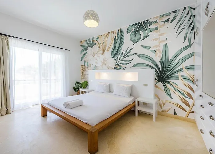 Villa Beautiful 4-Bedroom White Villa In Phase V El Gouna, Heated Pool & Lagoon *
