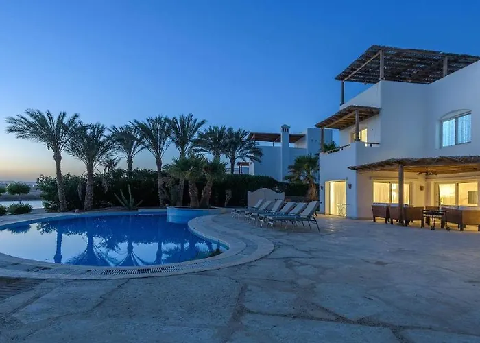 Villa Beautiful 4-Bedroom White Villa In Phase V El Gouna, Heated Pool & Lagoon *