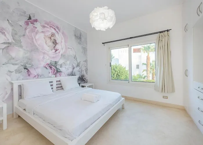 Villa Beautiful 4-Bedroom White Villa In Phase V El Gouna, Heated Pool & Lagoon Hurghada