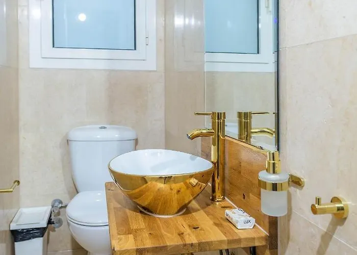 Beautiful 4-Bedroom White Villa In Phase V El Gouna, Heated Pool & Lagoon *